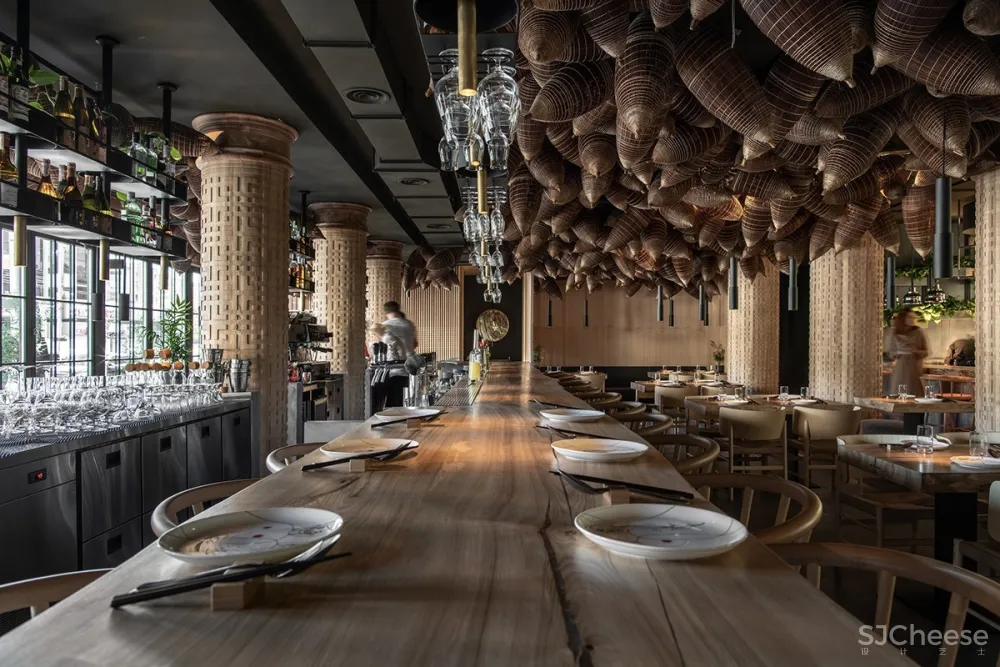 这4个主题餐厅丨天花板设计的太夸张了