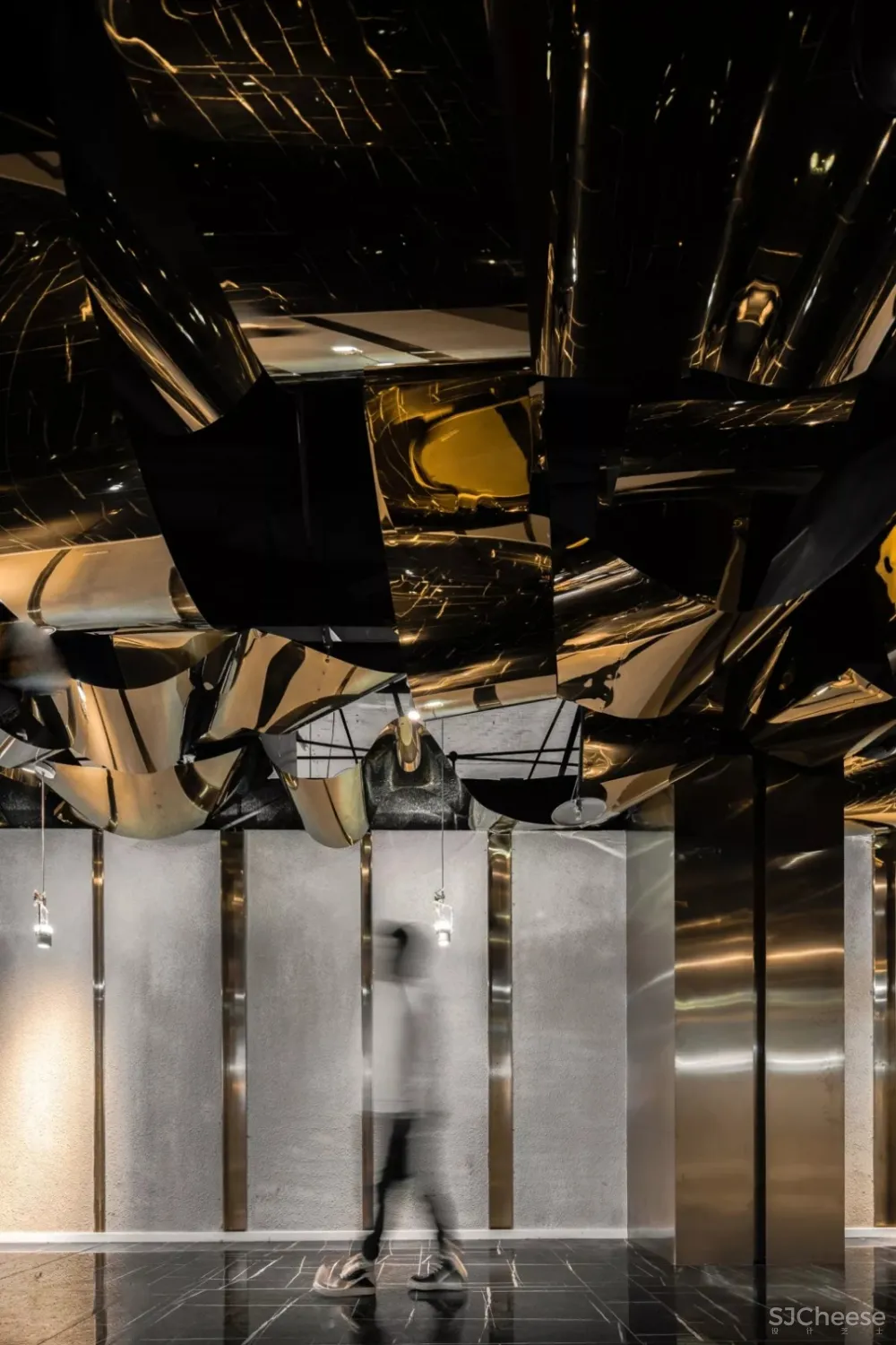 夜幻黑金,鱼翔怡美的办公新空间 周令设计