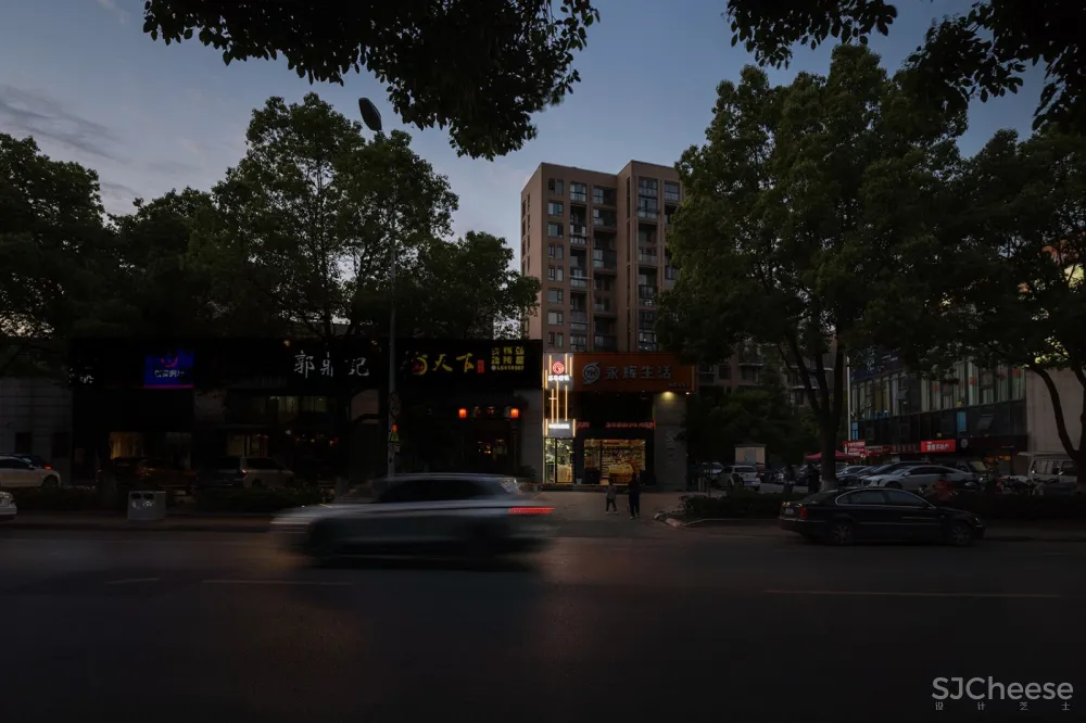 夹缝里的捞饭餐厅,苏州 / 平介设计