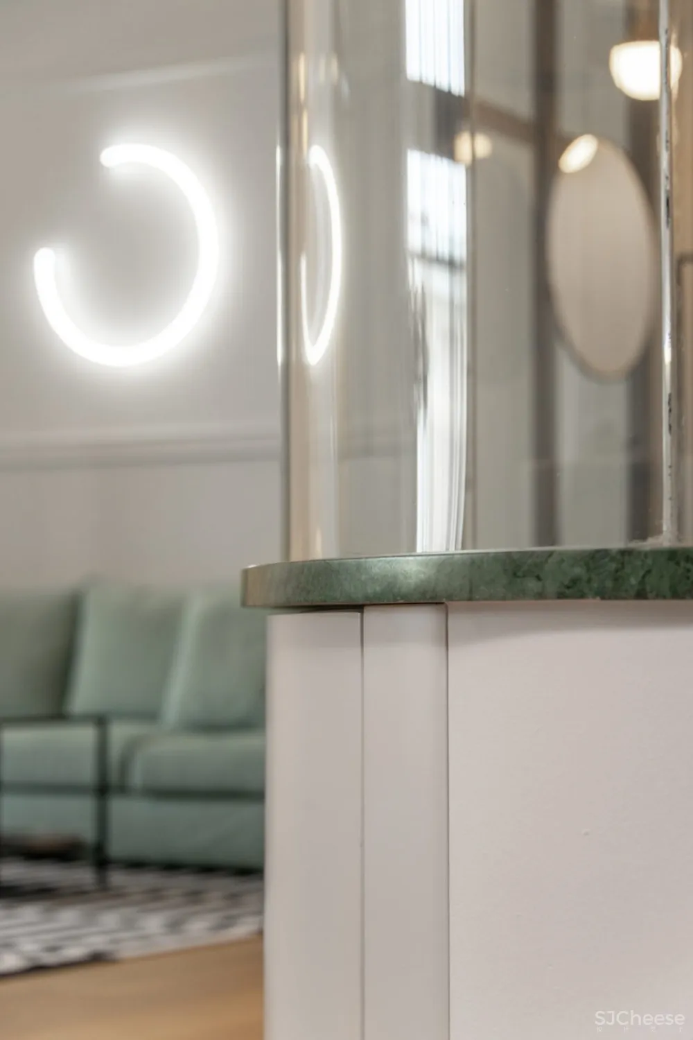 黑框隔断+水磨石丨新古典也可以这么玩