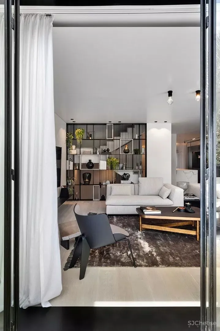 黑白灰品质感大宅 Aviram Kushmirski