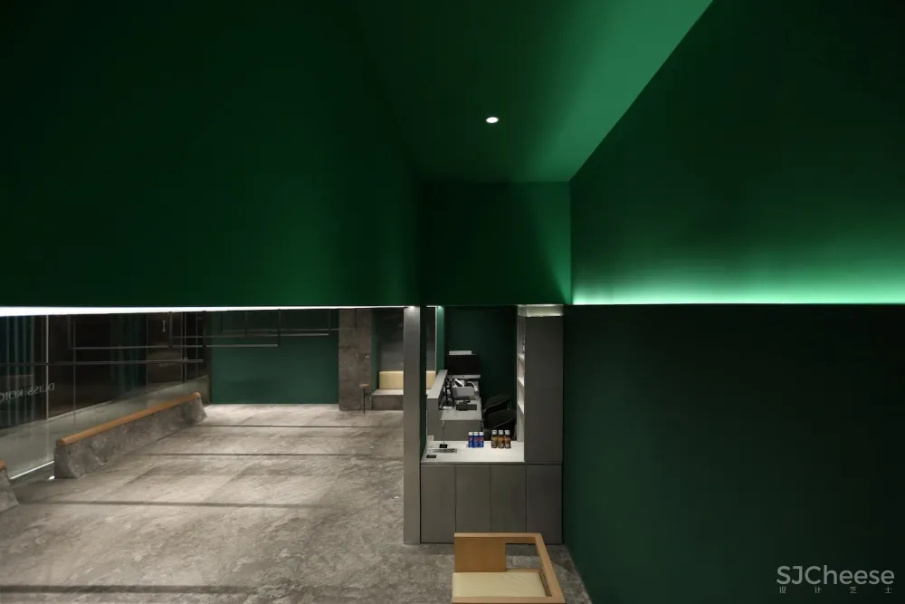 DUISS KOICR 精品服装店 素质传播