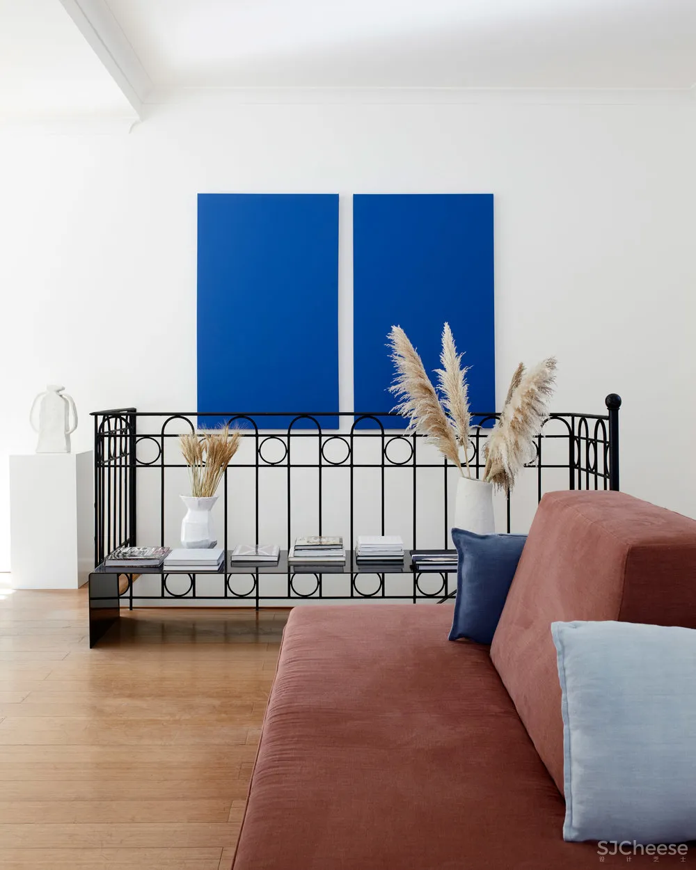 Phoebe Nicol | 精致现代风外壳下的欧洲经典