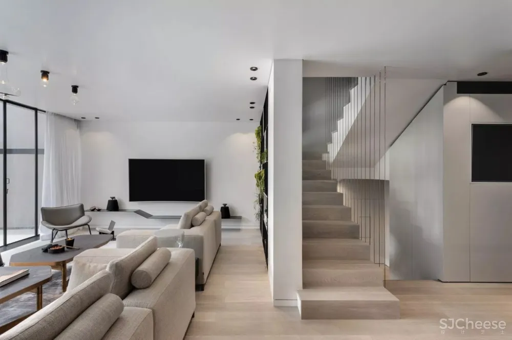 黑白灰品质感大宅 Aviram Kushmirski