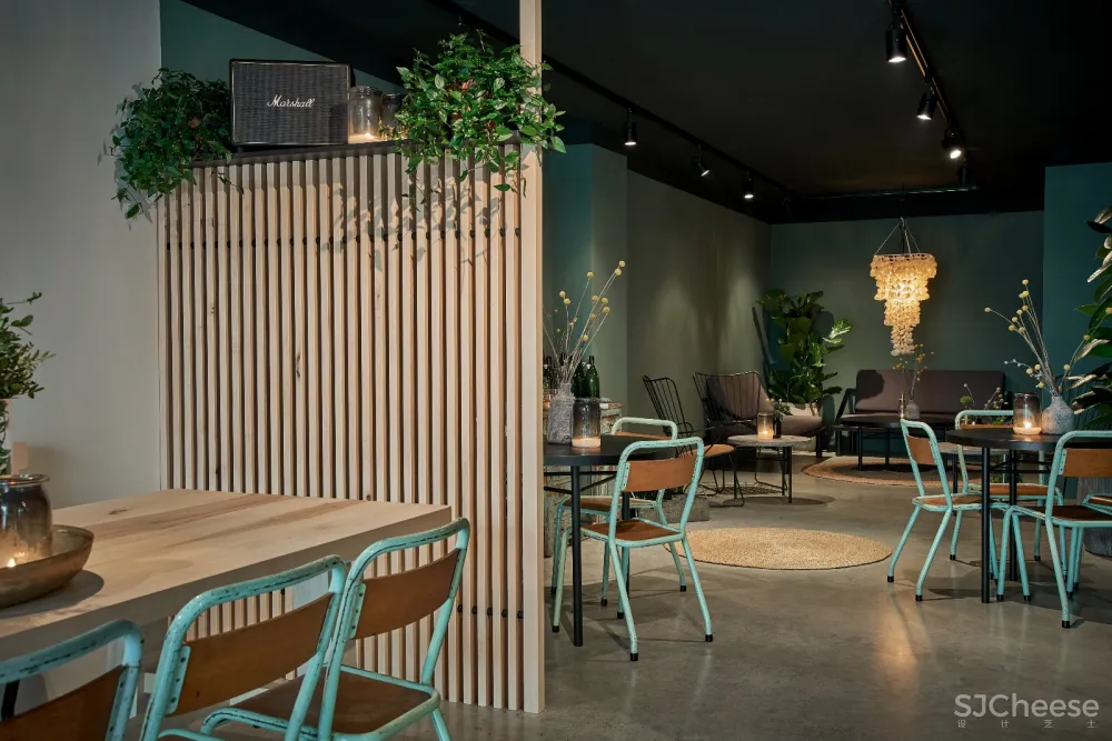 德国旧玩具店内的Wiggerl Siebzehn咖啡 小吃店 Felix Pöttinger