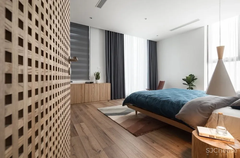 130㎡的住宅丨用 2.9 万块木头贴墙上