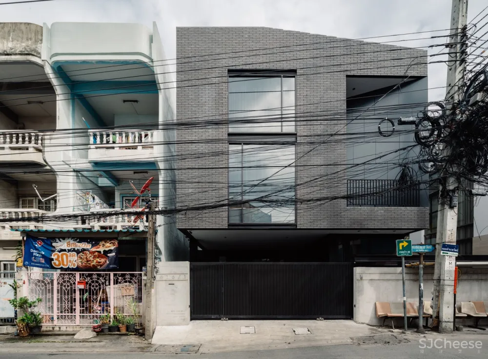 FLAT12x | 古典与现代结合的泰国住宅 Bird Bom House