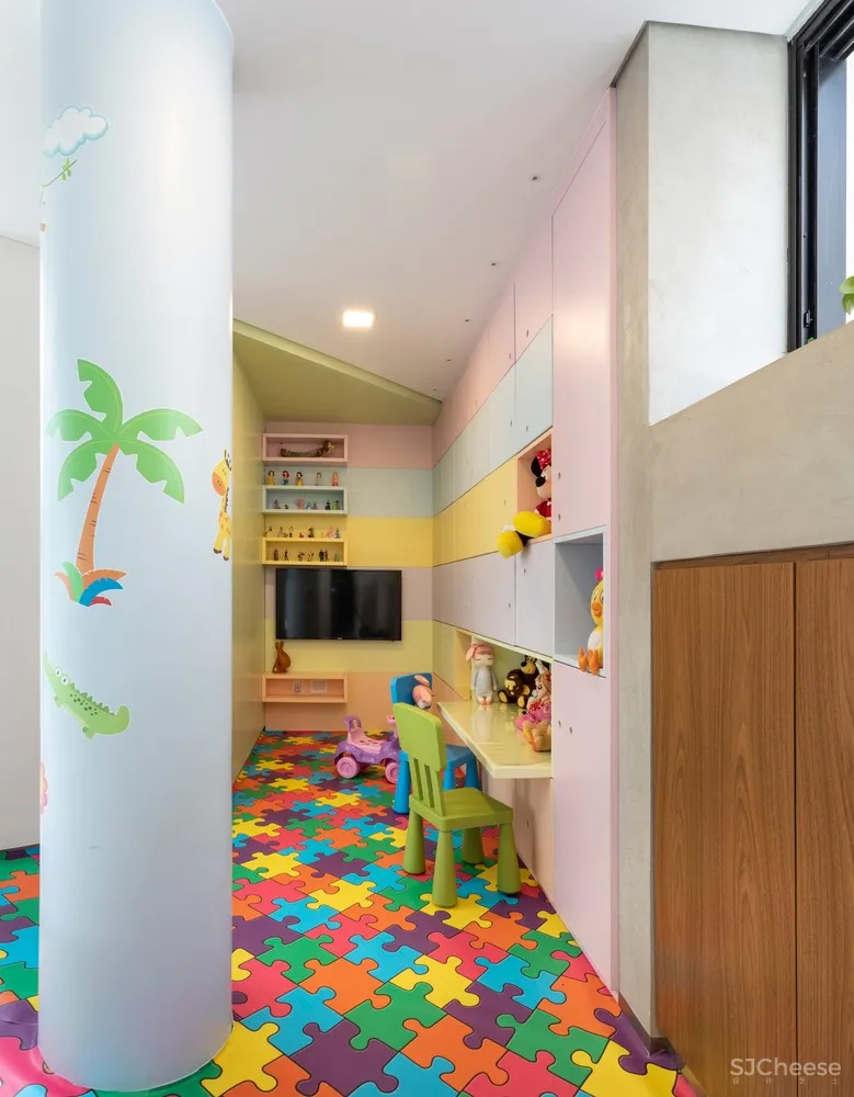 Estúdio Cláudio Resmini | 巴西湖畔三层别墅