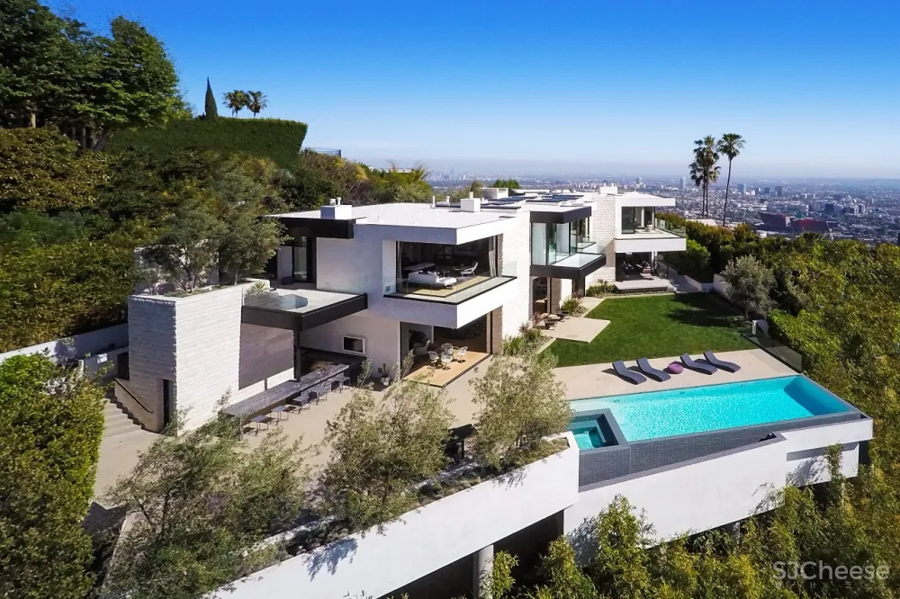 被130棵活了250年古橡树包围的现代住宅丨每天关门窗花40分钟