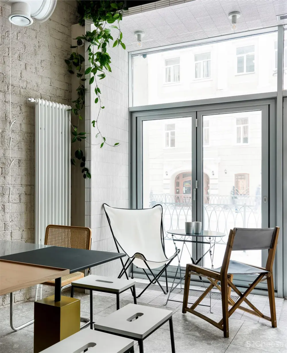 俄罗斯喀山一间58㎡极简主义咖啡馆