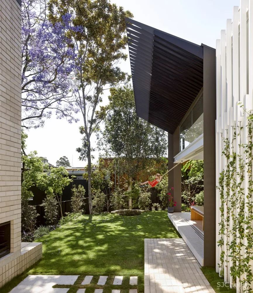 蓝花楹之家，白色住宅体现南澳风情 / SP Studio