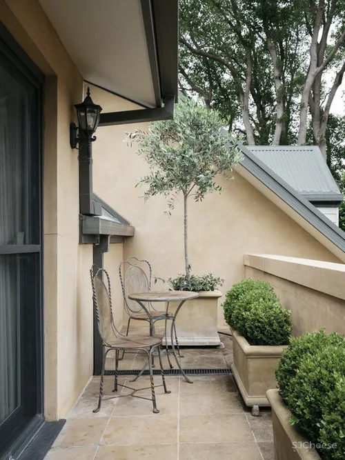 Phoebe Nicol | 精致现代风外壳下的欧洲经典