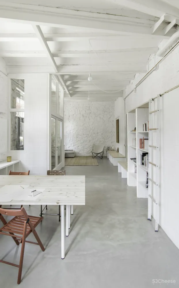 西班牙一间90平米纯白单层房屋改造