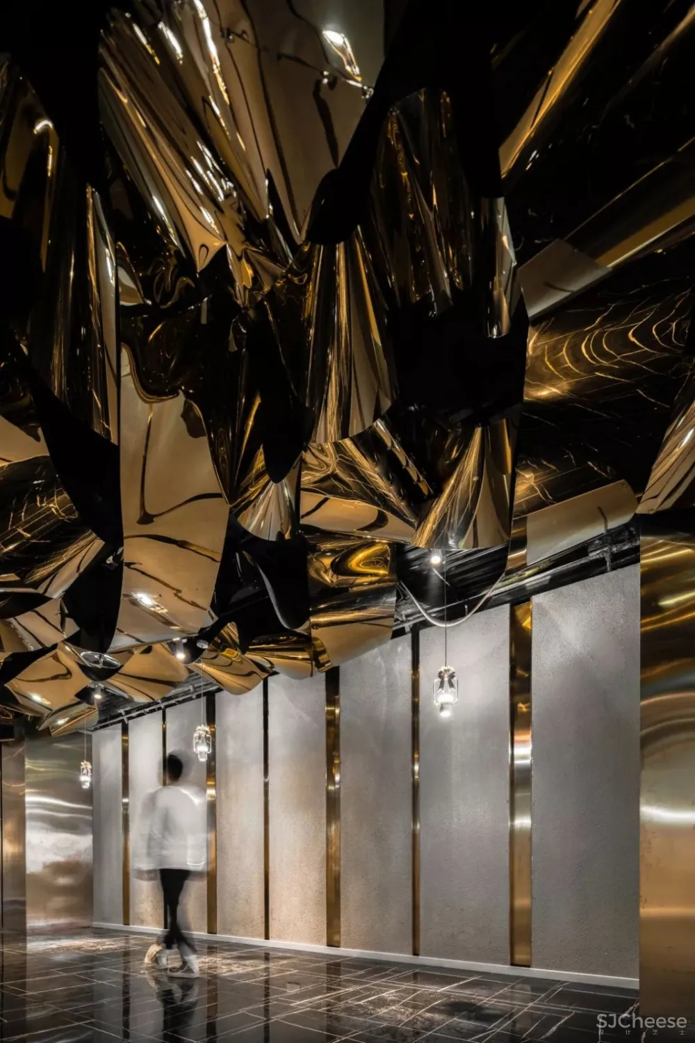 夜幻黑金,鱼翔怡美的办公新空间 周令设计