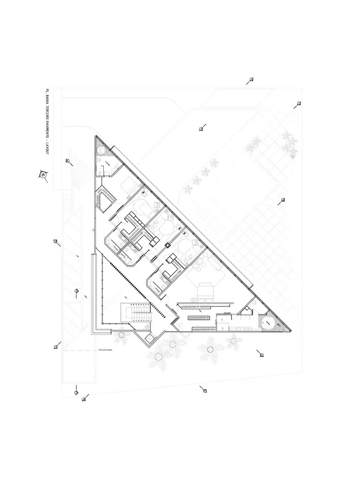 Estúdio Cláudio Resmini | 巴西湖畔三层别墅