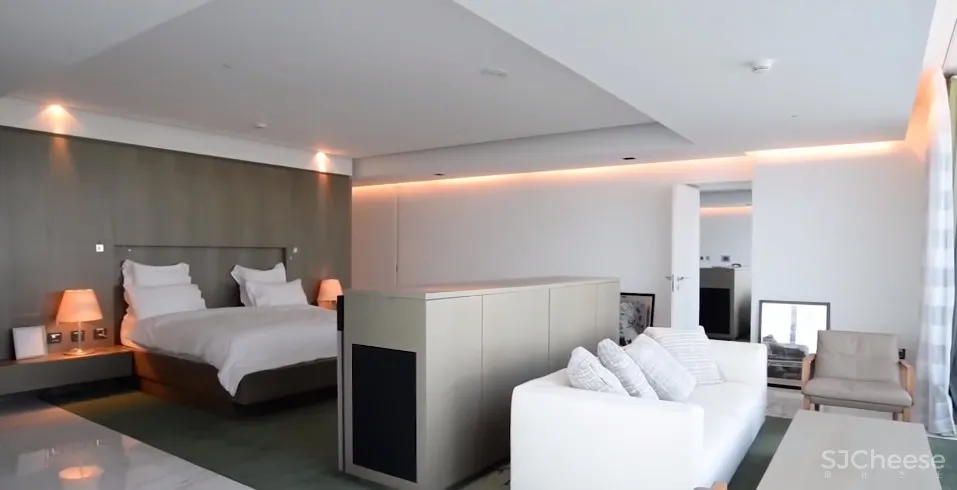 迪拜 3500m² 顶层复式,售价 2.5 亿丨竟是这种简约范儿