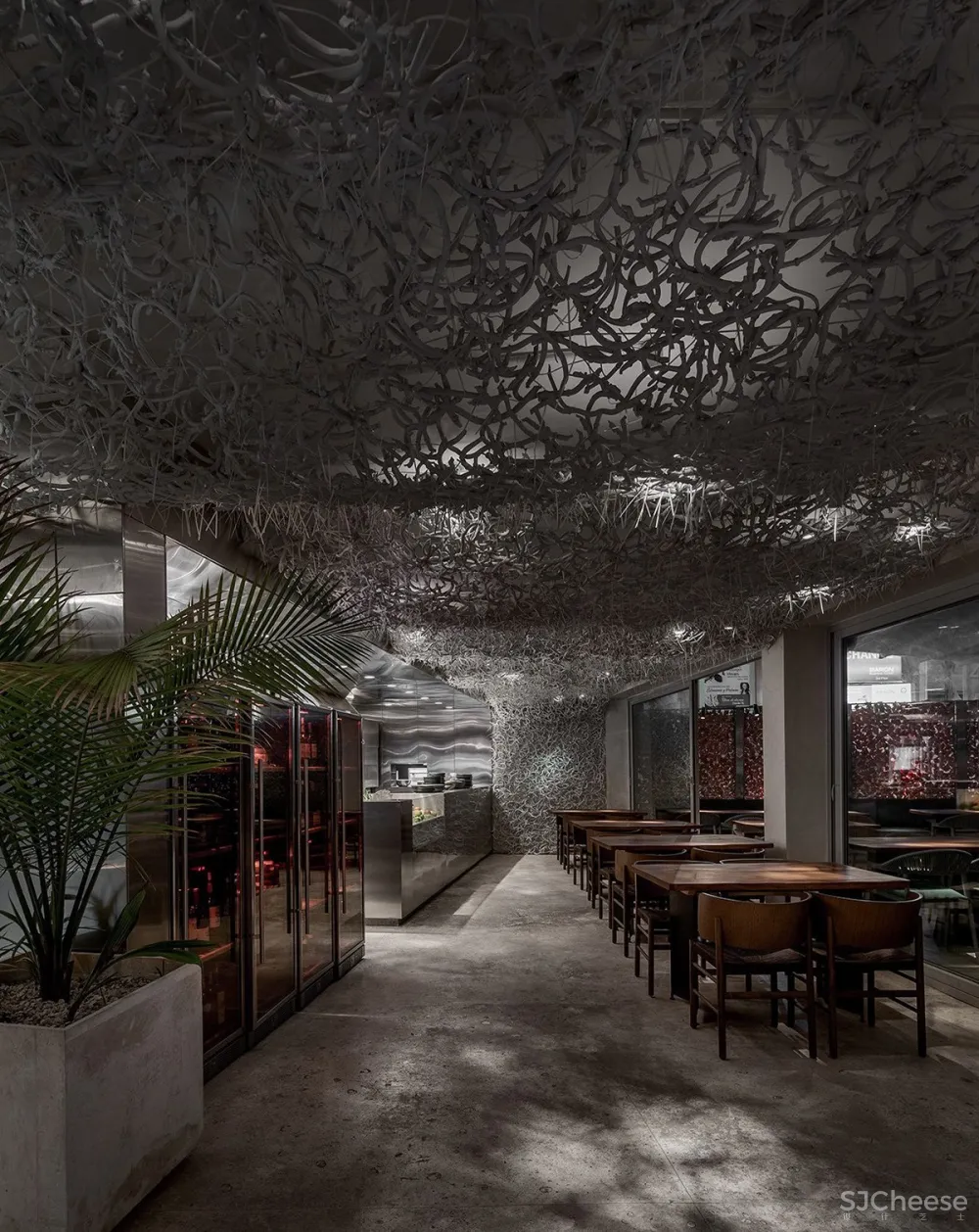 这4个主题餐厅丨天花板设计的太夸张了