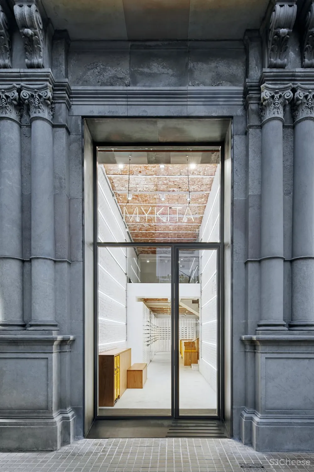 地方特色和品牌美学的结合，巴塞罗那MYKITA眼镜店