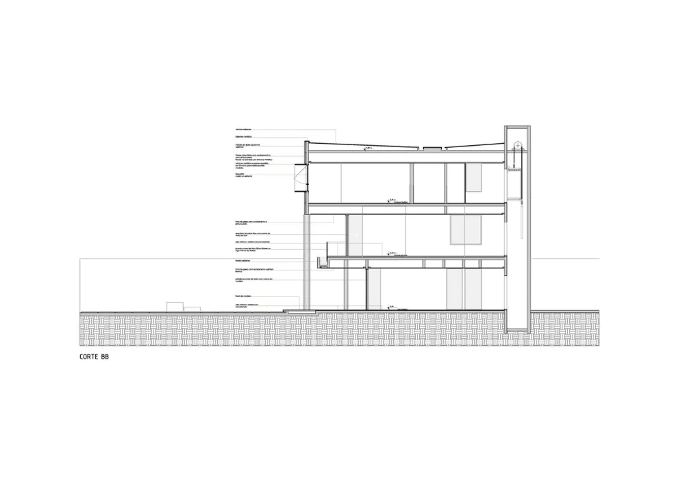 Estúdio Cláudio Resmini | 巴西湖畔三层别墅