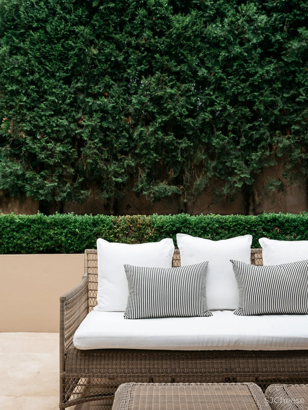 Phoebe Nicol | 精致现代风外壳下的欧洲经典