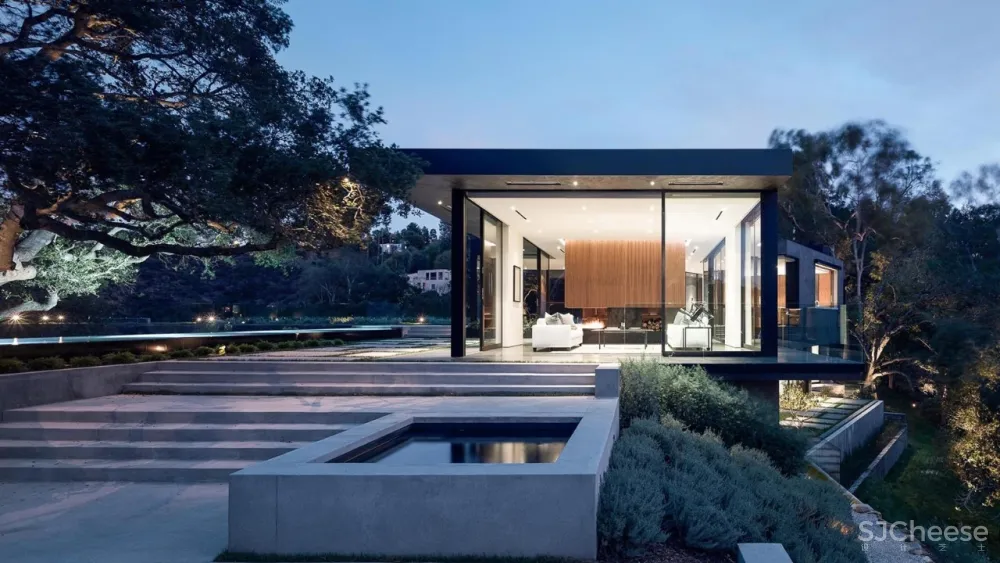 被130棵活了250年古橡树包围的现代住宅丨每天关门窗花40分钟