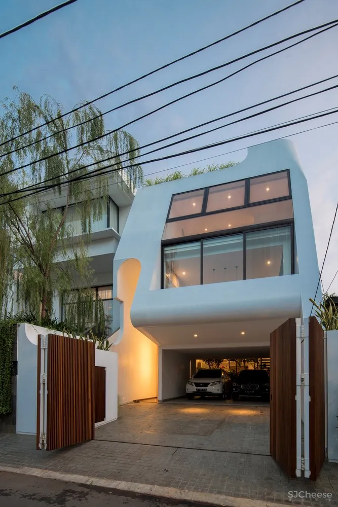 哈里曼住宅，内置庭院的纯白住宅／W Office