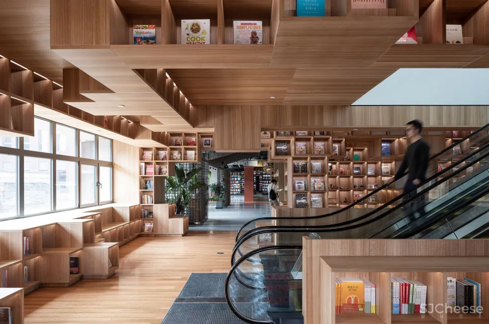 以“街巷”概念延续城市视角与空间体验,Page One 北京坊书店 直向建筑