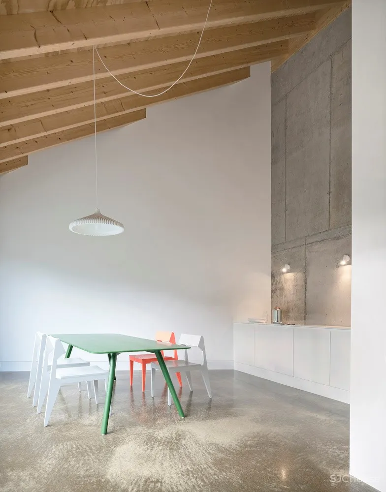 Haus D,顺时针旋转的黑色住宅 / Yonder – Architektur und Design