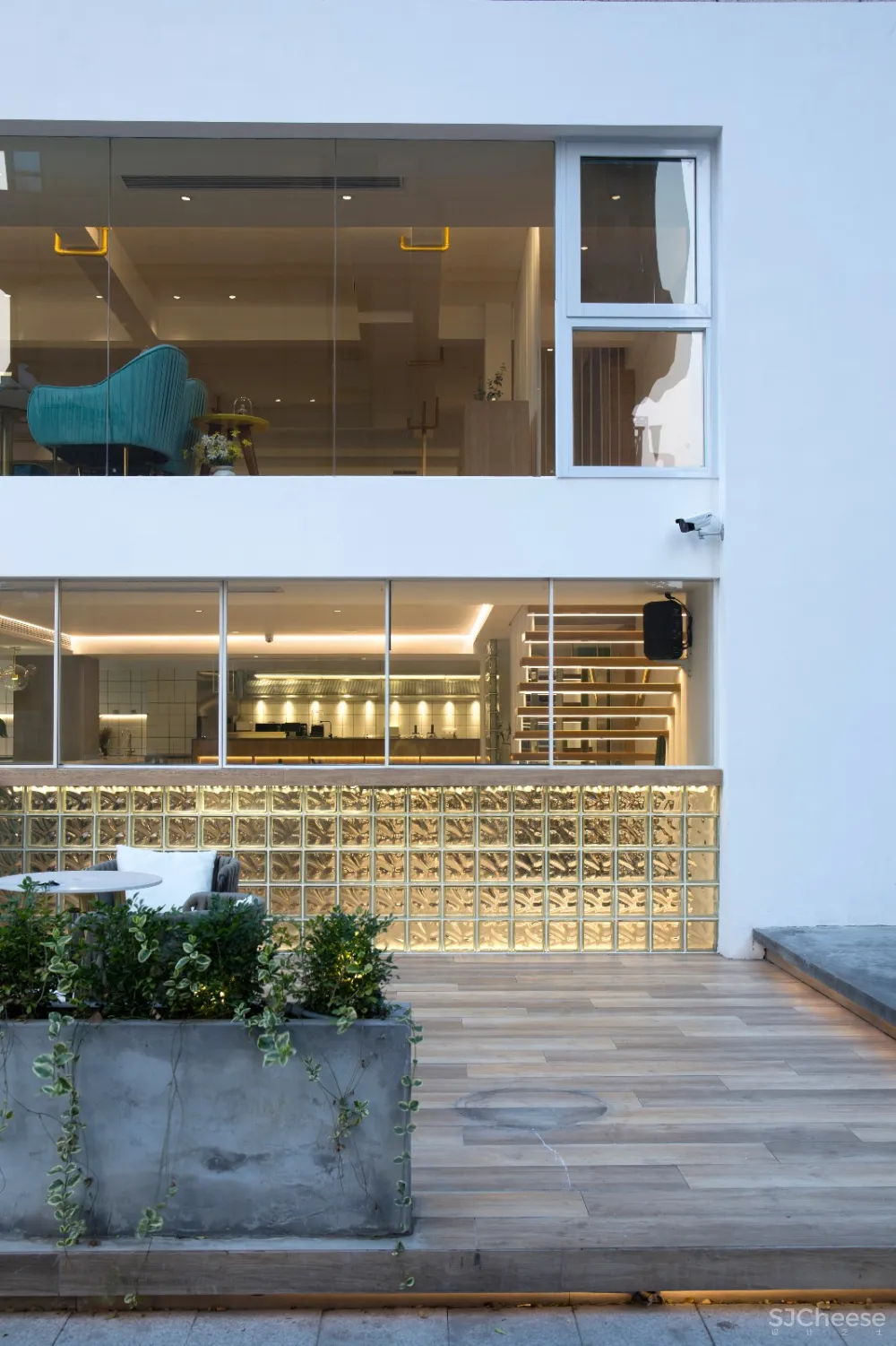 你会不会忽然的出现,在街角的咖啡店!