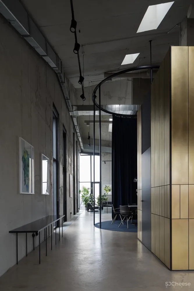 首发 | Alexander Volkov Architects:极简现代高级感莫斯科顶层办公室