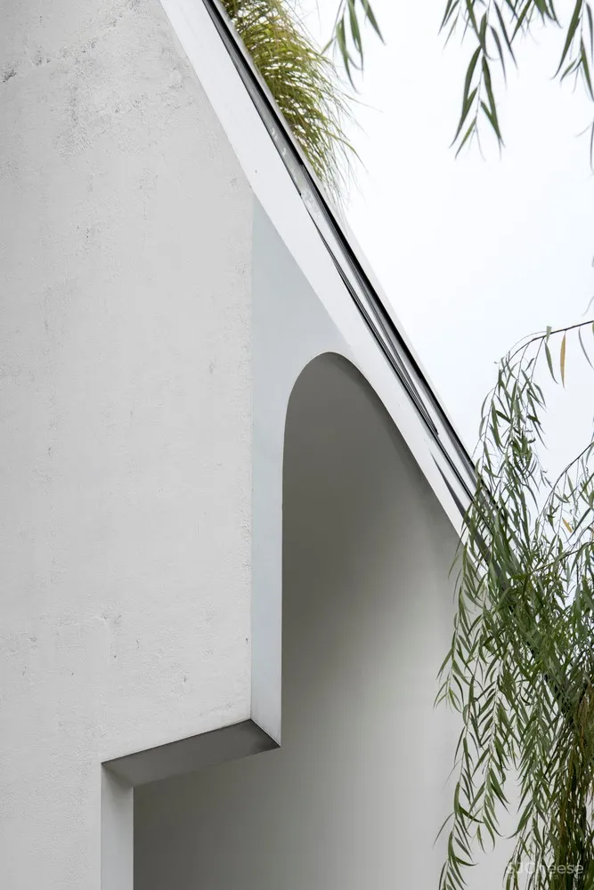 哈里曼住宅，内置庭院的纯白住宅／W Office