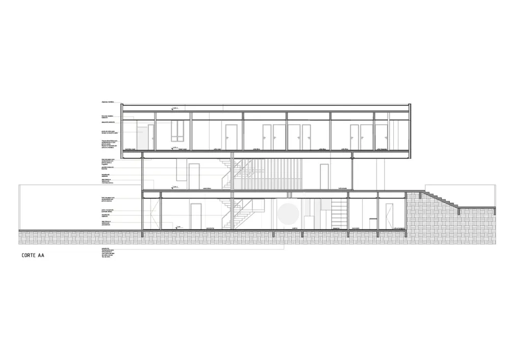 Estúdio Cláudio Resmini | 巴西湖畔三层别墅