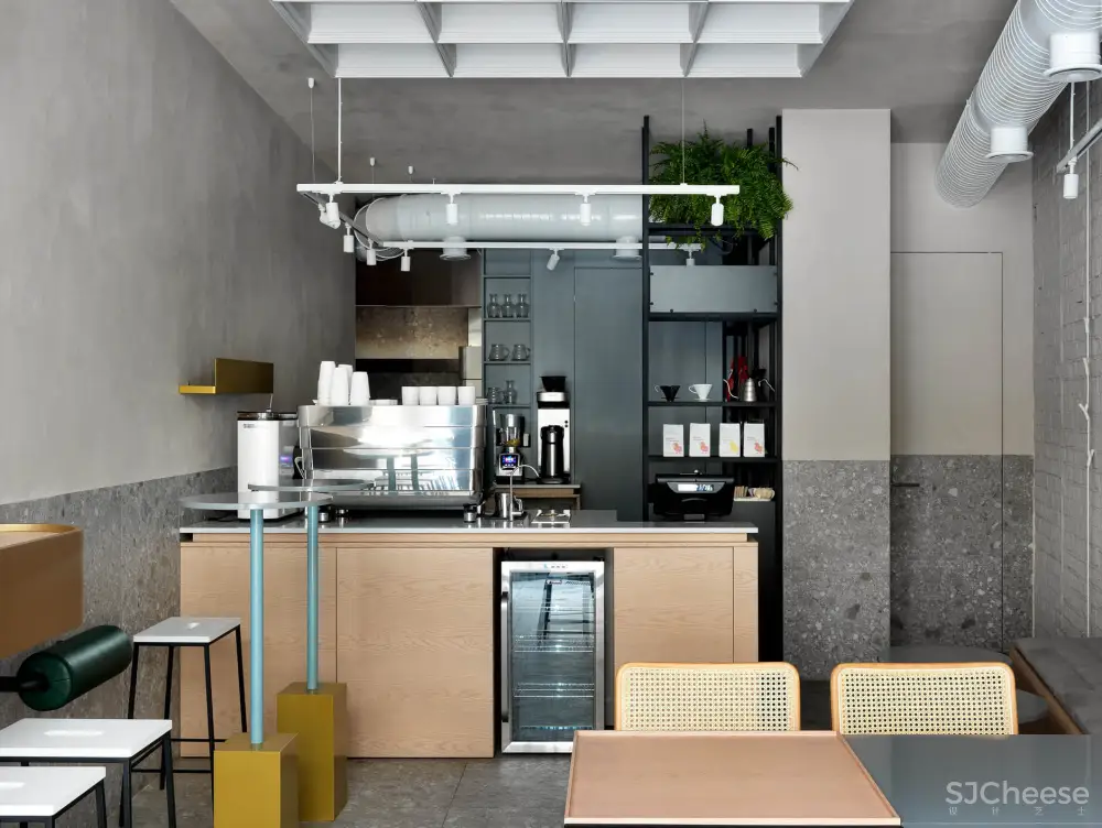 俄罗斯喀山一间58㎡极简主义咖啡馆