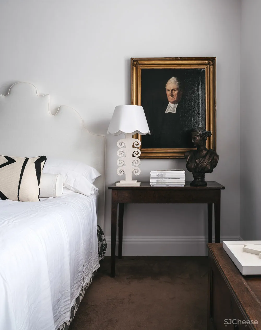 Phoebe Nicol | 精致现代风外壳下的欧洲经典