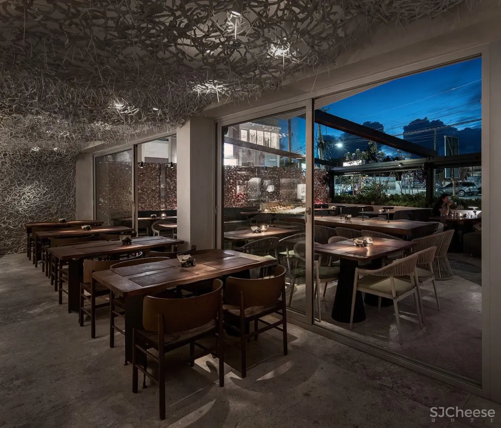 这4个主题餐厅丨天花板设计的太夸张了