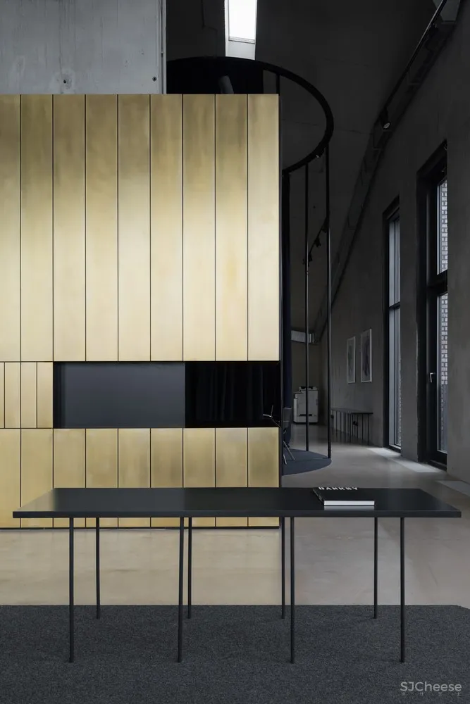 首发 | Alexander Volkov Architects:极简现代高级感莫斯科顶层办公室