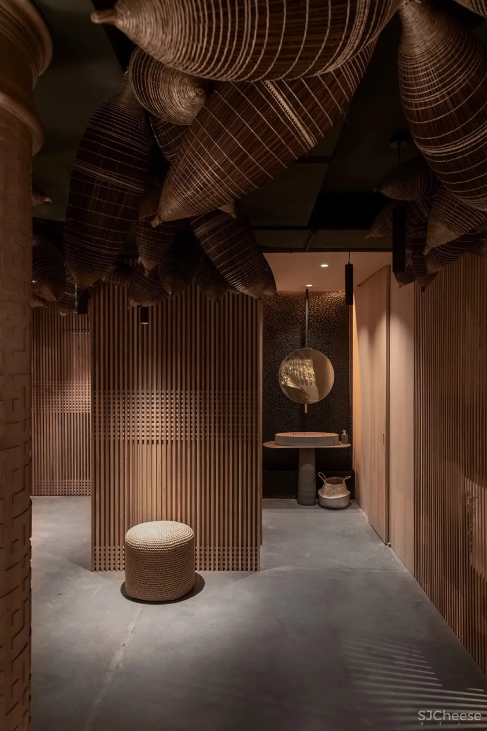 这4个主题餐厅丨天花板设计的太夸张了