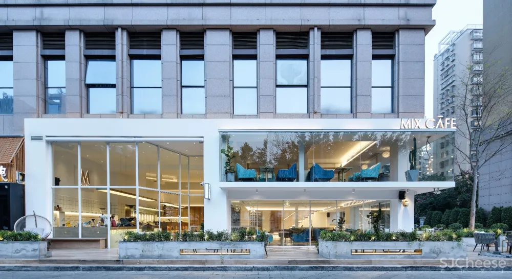 你会不会忽然的出现,在街角的咖啡店!