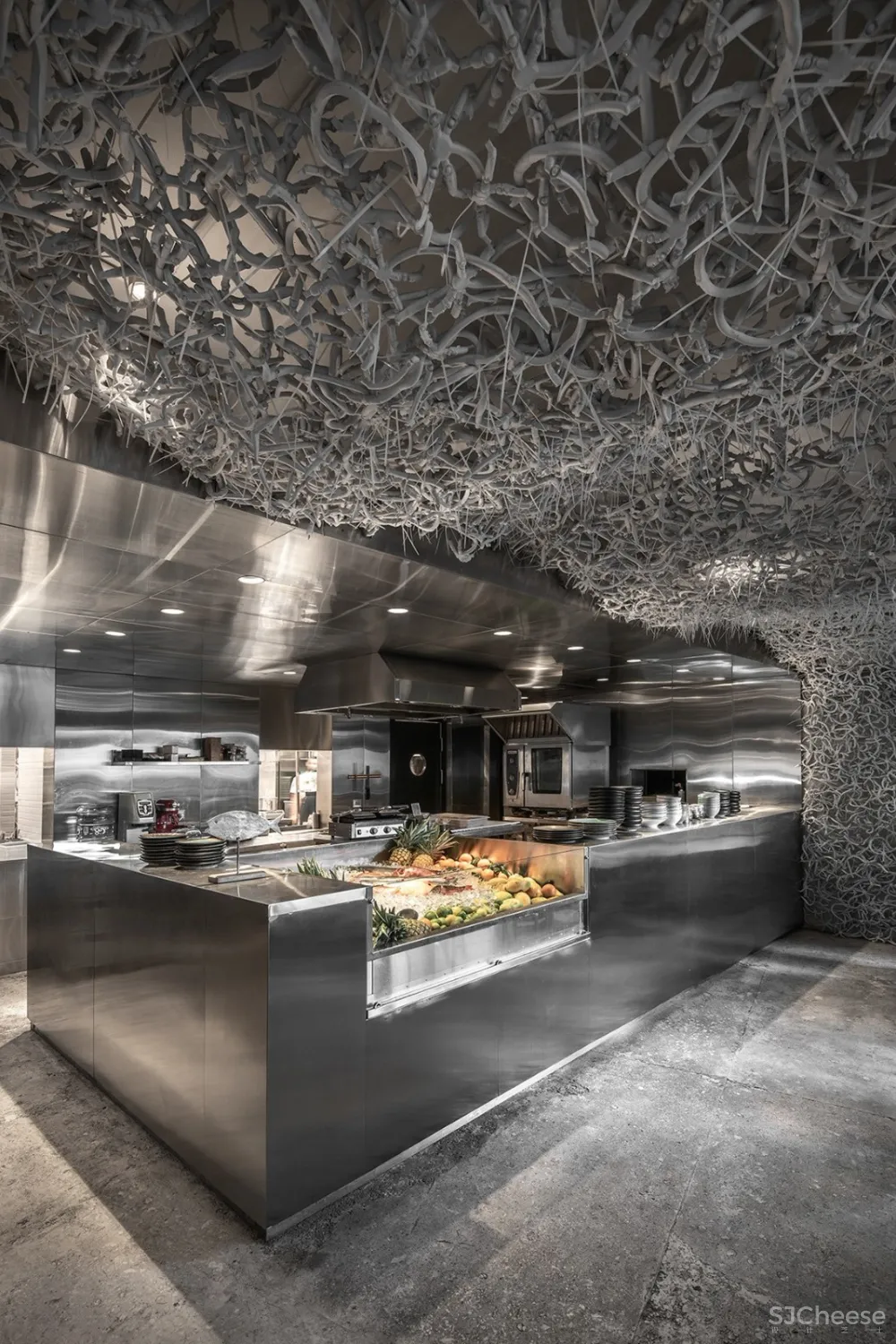 这4个主题餐厅丨天花板设计的太夸张了