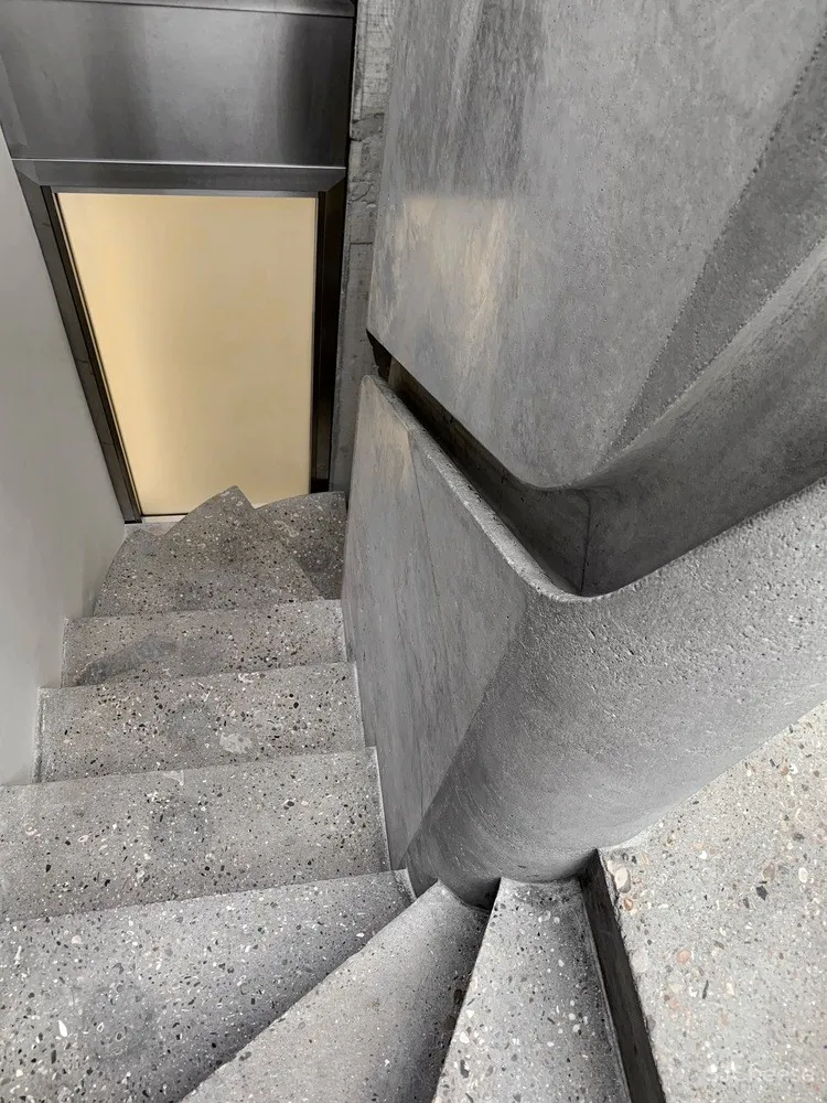 车库爆改成两房两卫丨水磨石和混凝土真的很配