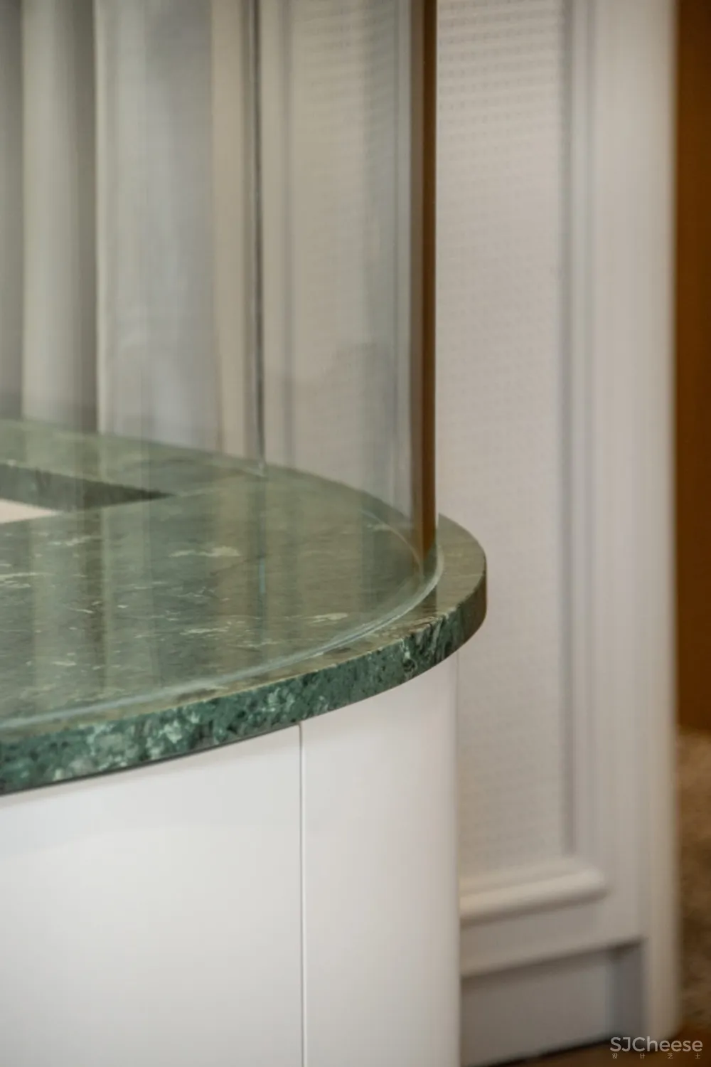 黑框隔断+水磨石丨新古典也可以这么玩