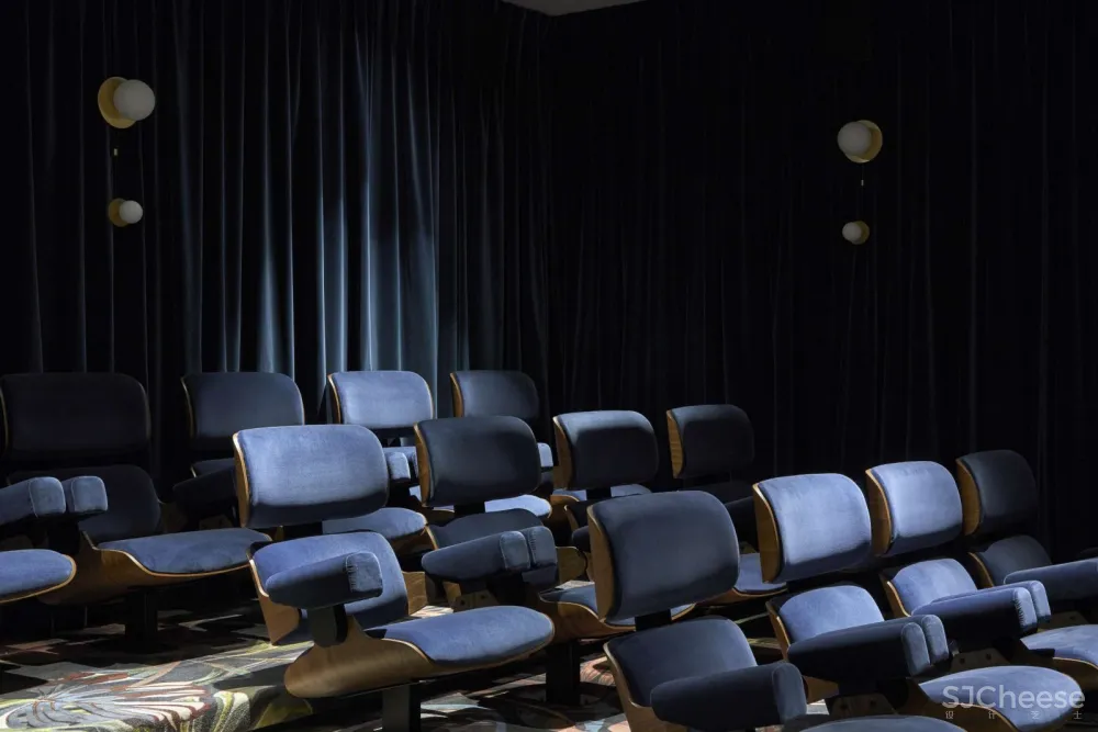 波兰现代工业的精致与活力，PURO酒店 SUPER FUTURES