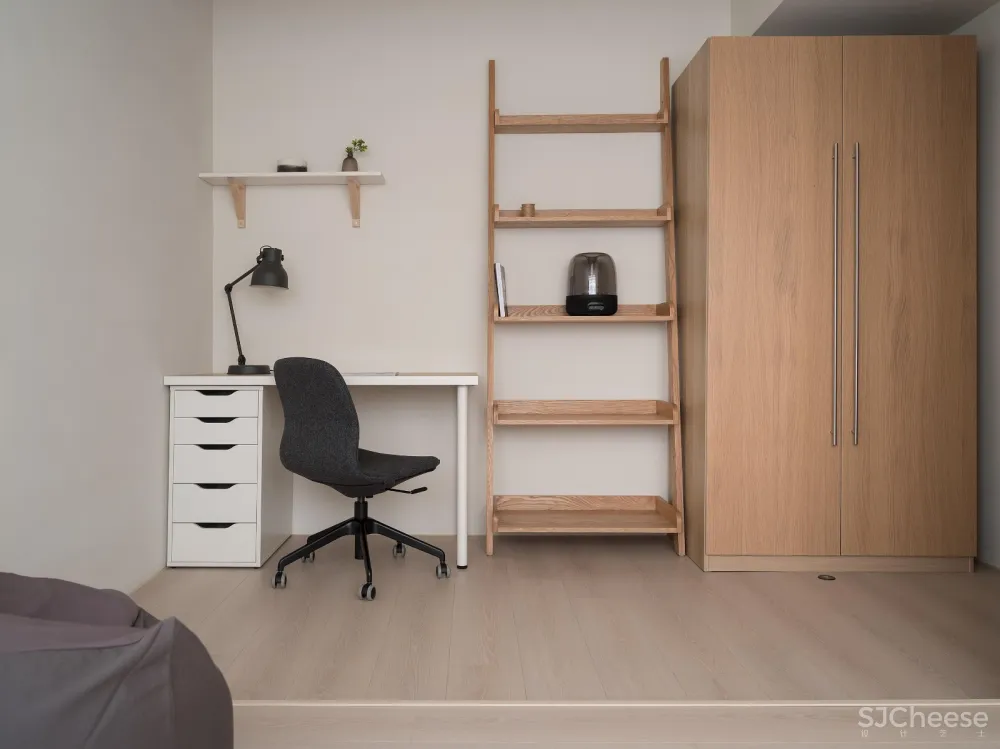 毛小孩玩耍的温馨小宅 灰色大门设计工作室