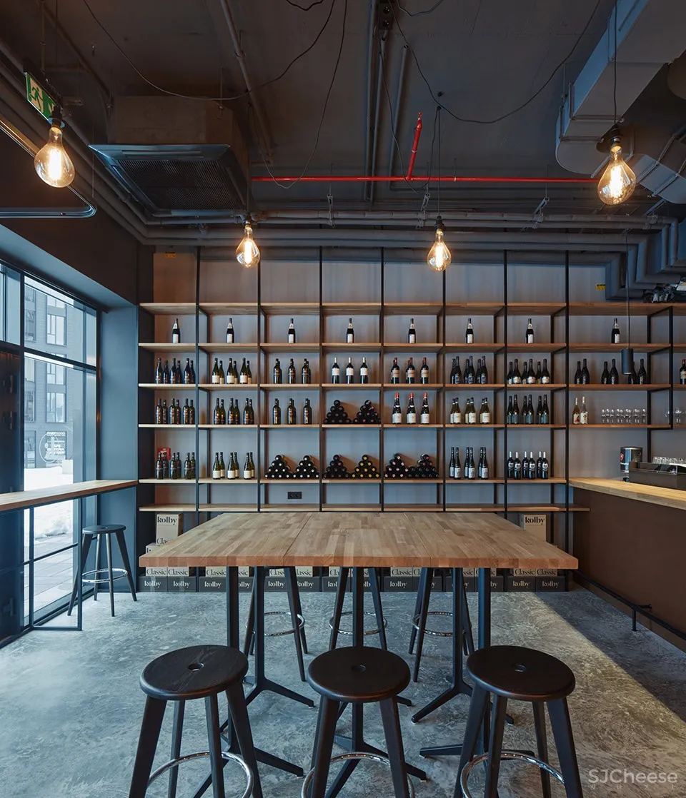 连续的酒架塑造葡萄酒的舞台,布拉格Kolby红酒酒吧 CMC Architects