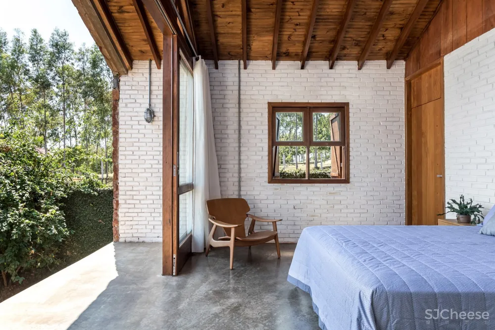 湖畔度假住宅 ，巴西 / Solo Arquitetos