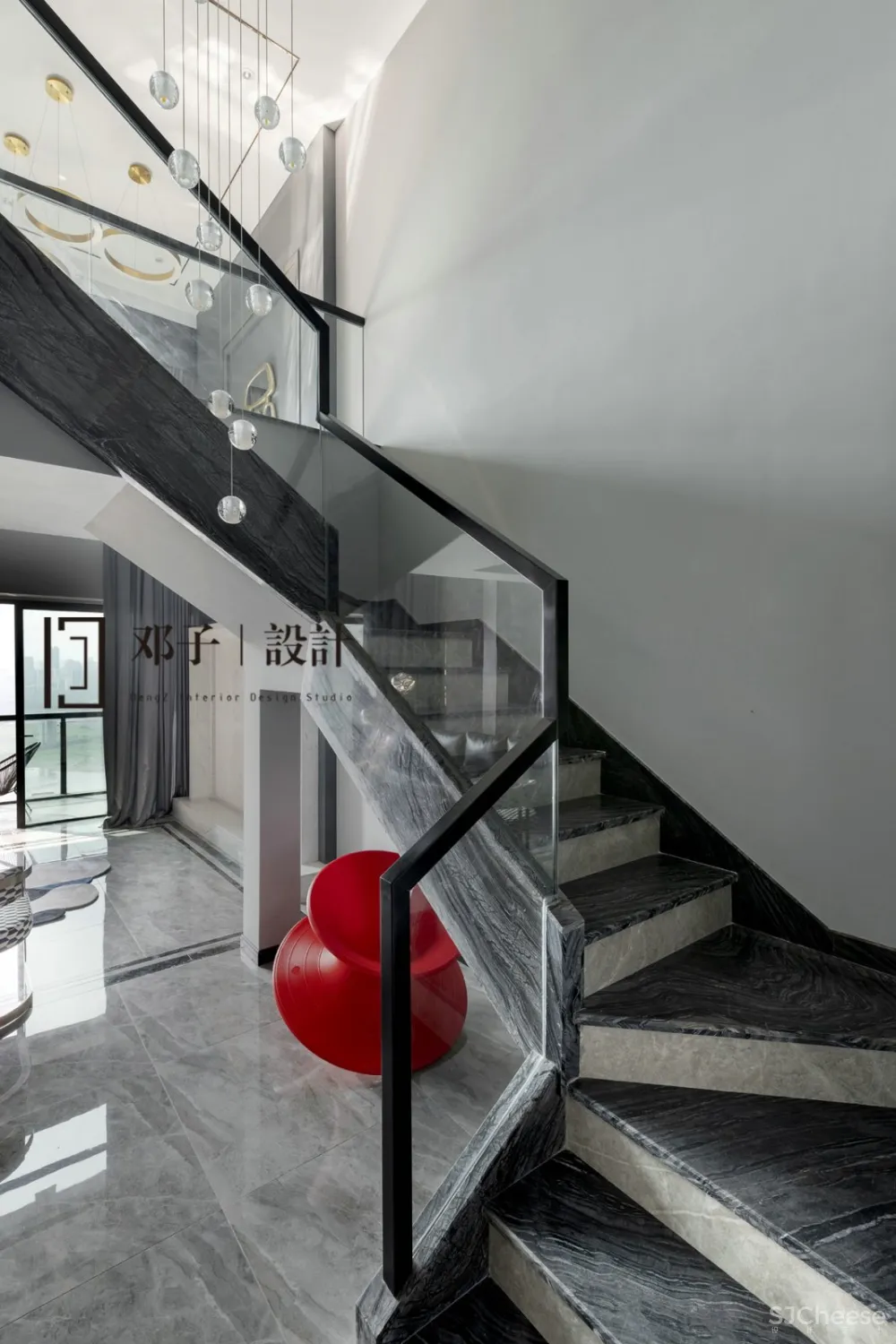 167㎡水晶灯与玛吉斯陀螺椅的完美会面 邓子设计