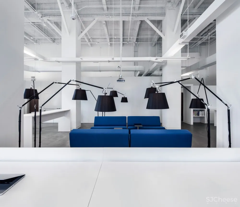 255㎡蒙特利尔蓝色通讯办公室 Anne Sophie Goneau