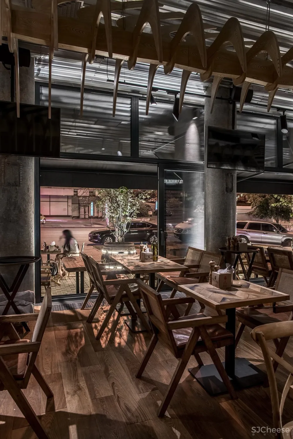 这4个主题餐厅丨天花板设计的太夸张了