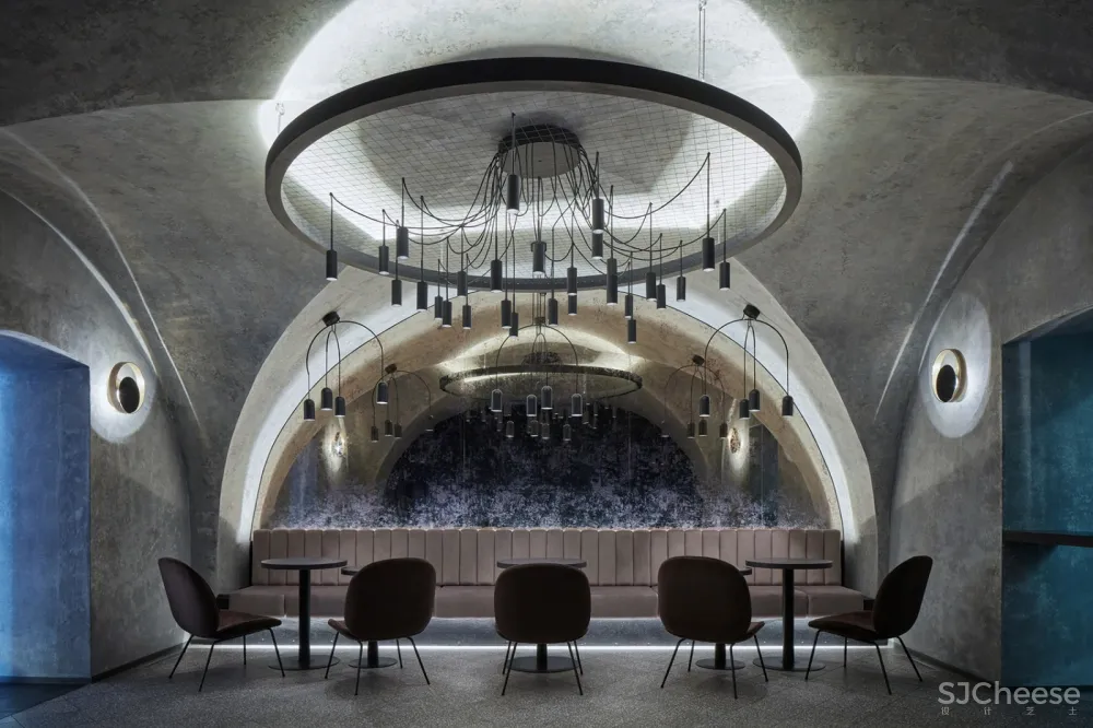 新作 | Formafatal + Machar&Teichman：布拉格 月球俱乐部