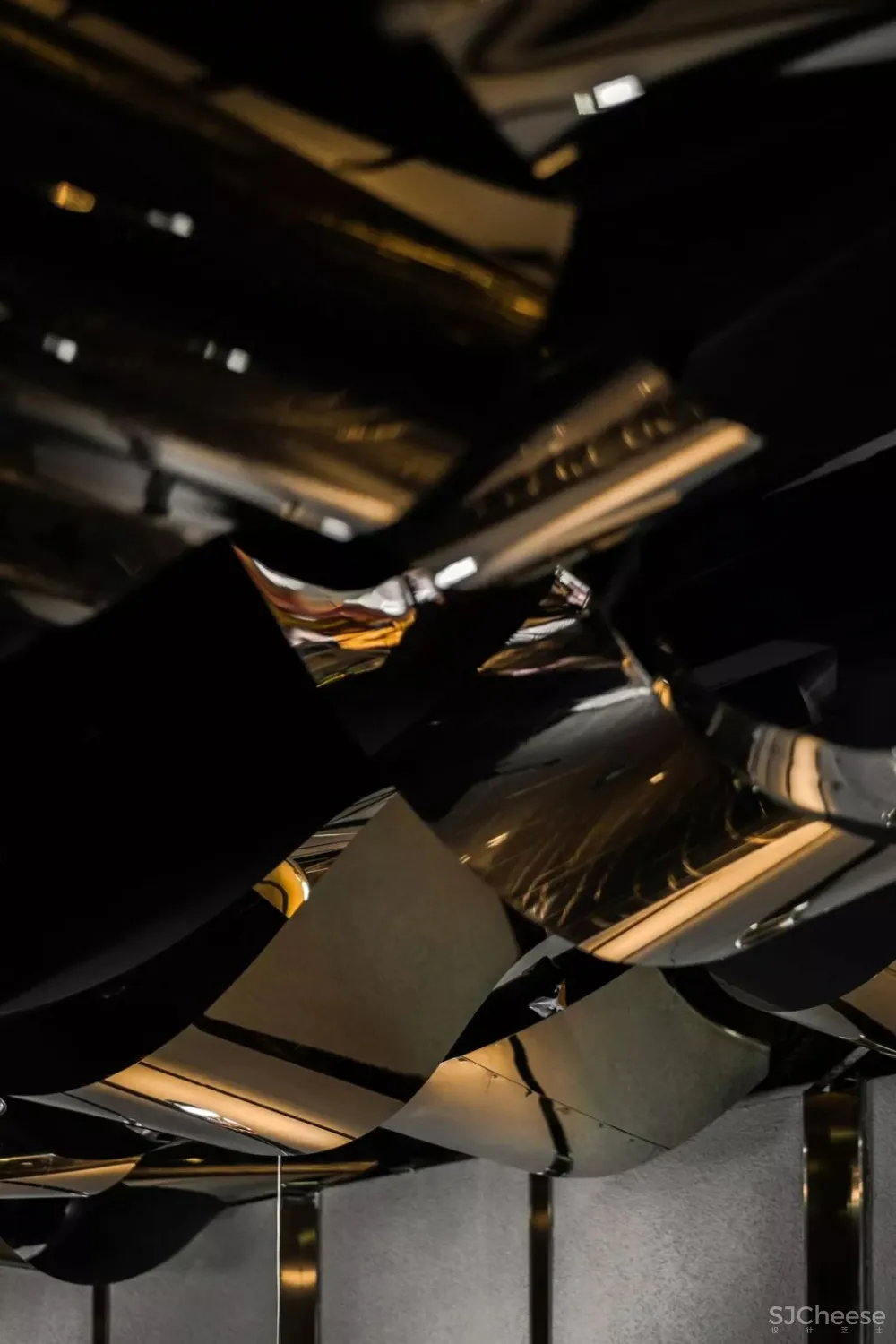 夜幻黑金,鱼翔怡美的办公新空间 周令设计